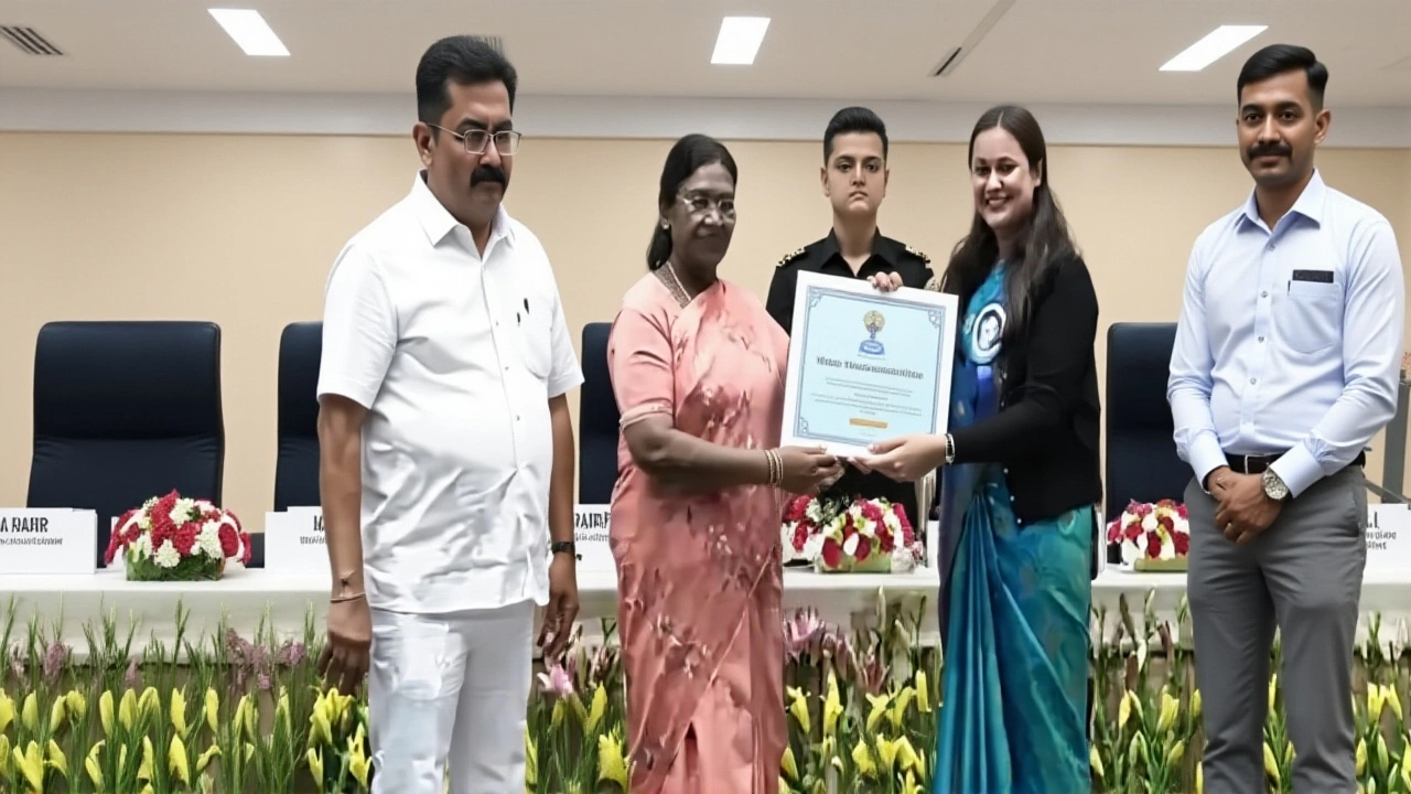 /ias-tina-dabi-ko-rastrapati-ne-diya-rs2-karora-ka-puraskara-baramera-bana-jala-sanraksana-ka-rastriya-modala